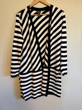 Chico’s Travelers Striped Cardigan Size 2 Black White Open Front 3/4 Sleeve